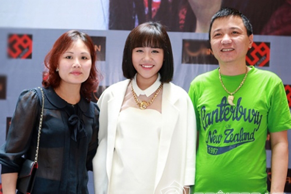 Tiết lộ chân dung người phụ nữ được Văn Mai Hương tin tưởng nhờ giữ tiền cát-sê-1