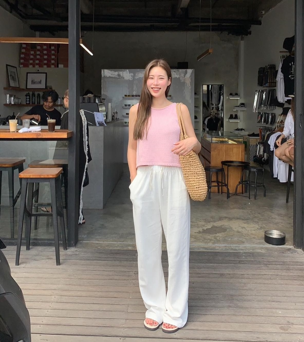 Kiểu quần ống rộng mát nhất, ai mặc cũng đẹp-9