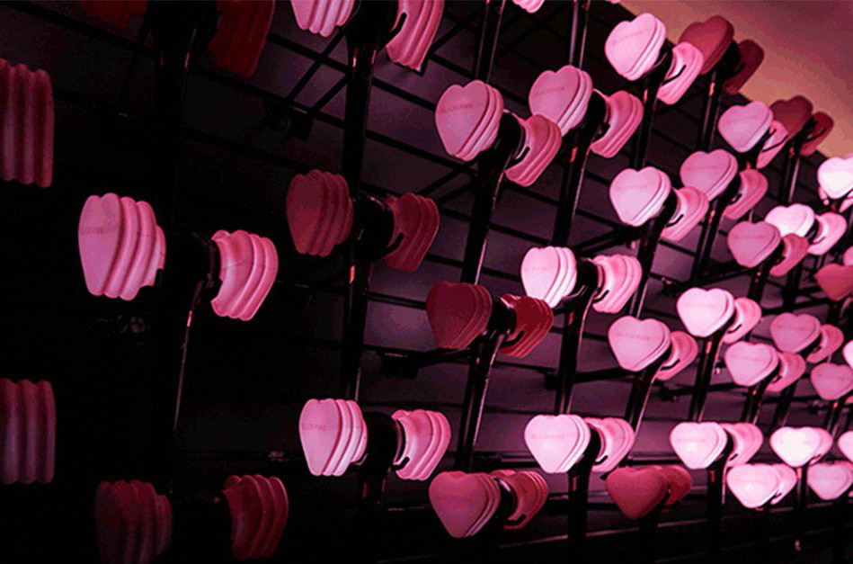 Đắt nhất 1,3 triệu đồng/chiếc, fan cuồng săn lùng búa hồng BlackPink-1