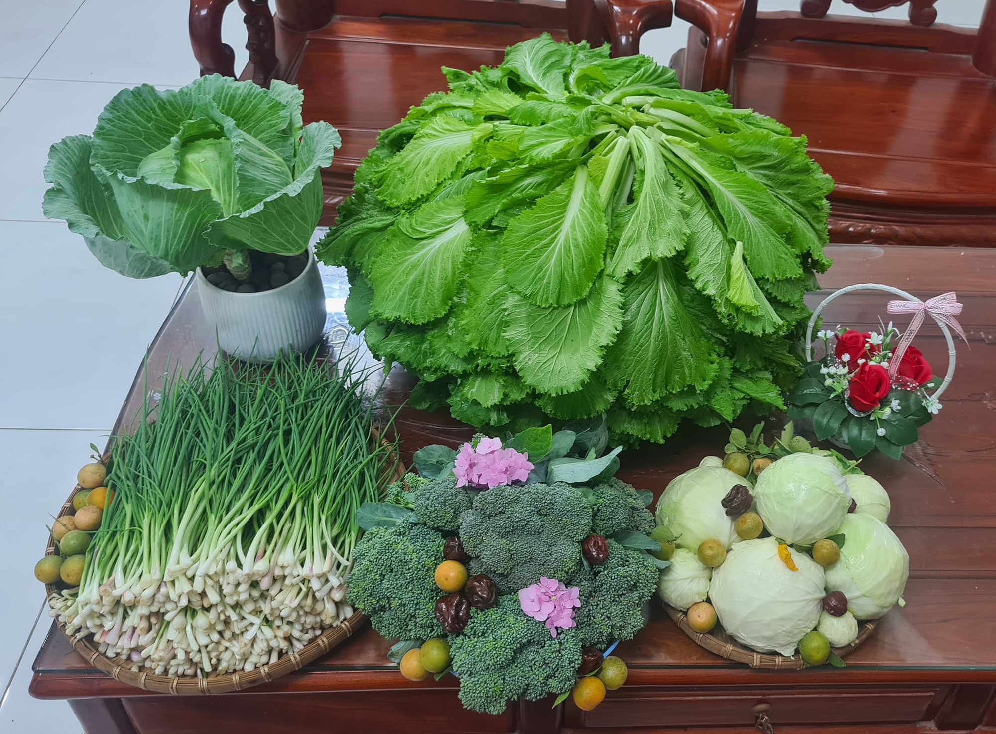 Vườn rau sân thượng rộng 100m2 ở Bình Dương: Đẹp không nỡ ăn, thành quả thu hoạch ấn tượng-15