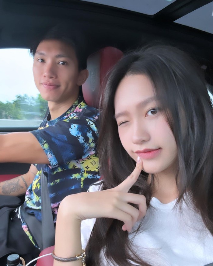 Đoàn Văn Hậu đưa Doãn Hải My về thăm quê, nắm tay nàng đi từ khán đài đến liveshow-1