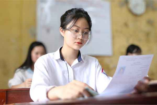 Nghi vấn lộ đề văn: Xôn xao clip nam thanh niên tự nhận đăng đề thi-3