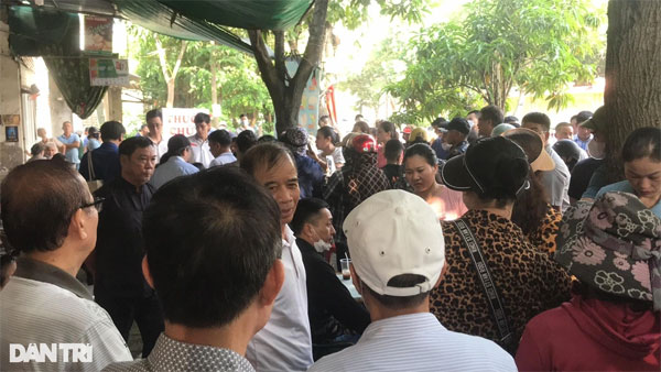 Cô Lê Thị Dung ở Nghệ An ra tù sau 15 tháng chấp hành án-2