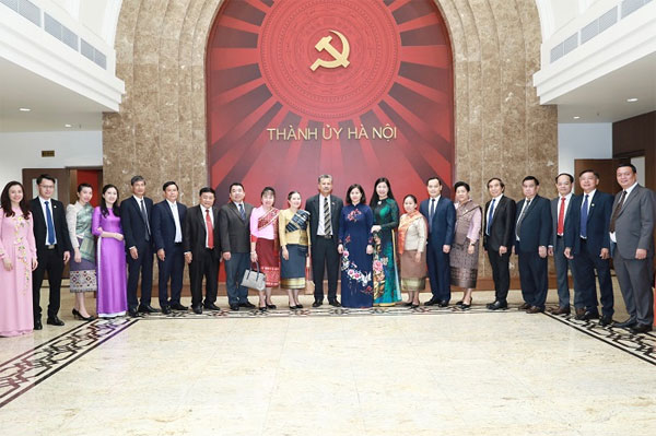 Không ngừng phát triển khối đại đoàn kết giữa thành phố Hà Nội và Viêng Chăn-3