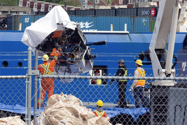 Cận cảnh xác tàu Titan trở về cảng Canada-4