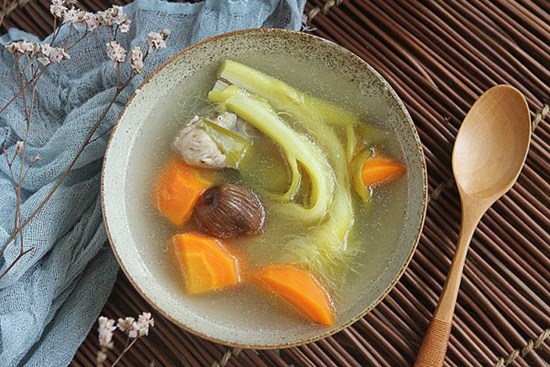 Toàn thân cây này đều là báu vật, nhiều người chỉ ăn quả nhưng hoa mới là đặc sản, đem nấu canh được món bổ dưỡng, thanh nhiệt