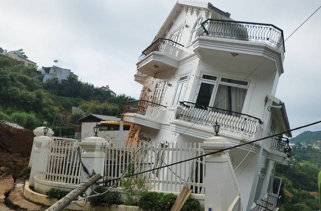 Sạt lở kinh hoàng ở Đà Lạt vùi lấp 2 người, nhiều trường hợp bị thương-5