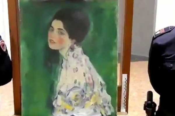 Dọn vườn, người phụ nữ tìm được báu vật giá lên tới 2.500 tỷ đồng-1