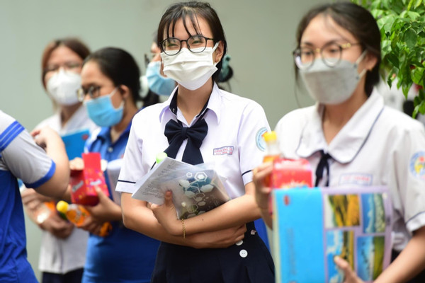 37 trường hợp bị đình chỉ, 1 điểm thi đánh trống nhầm phải bù giờ cho thí sinh-2