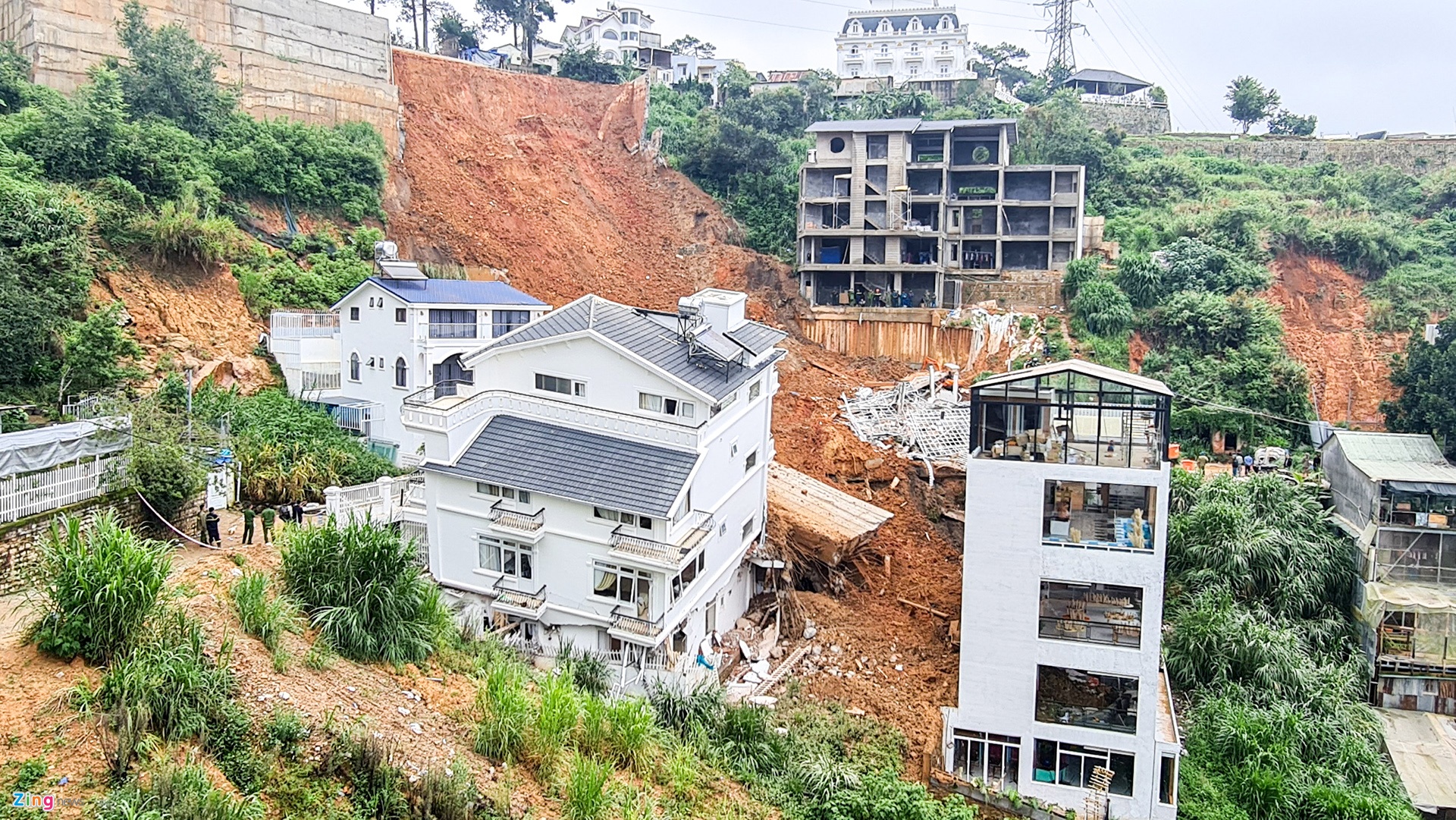 Hiện trường vụ sạt lở, vùi lấp nhiều người ở Đà Lạt-1