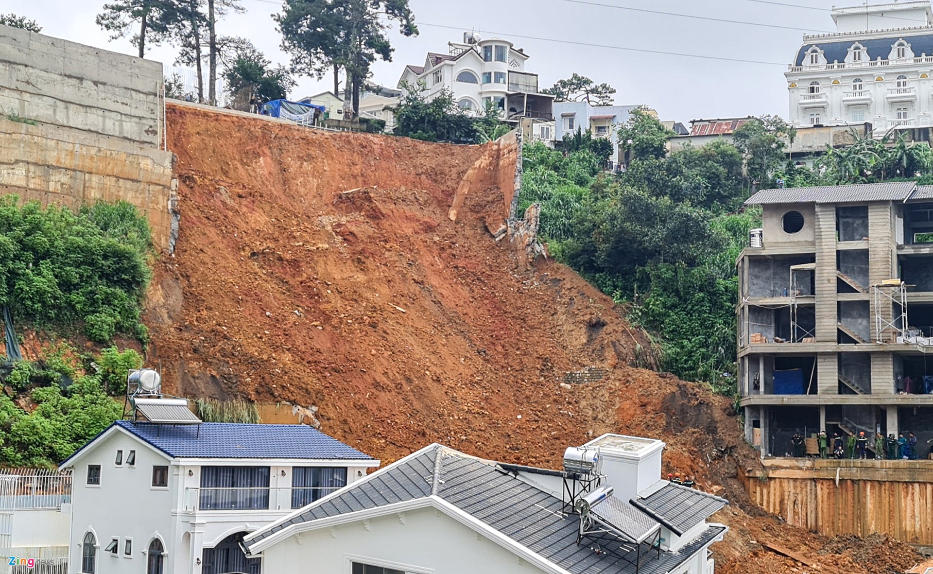 Hiện trường vụ sạt lở, vùi lấp nhiều người ở Đà Lạt-2