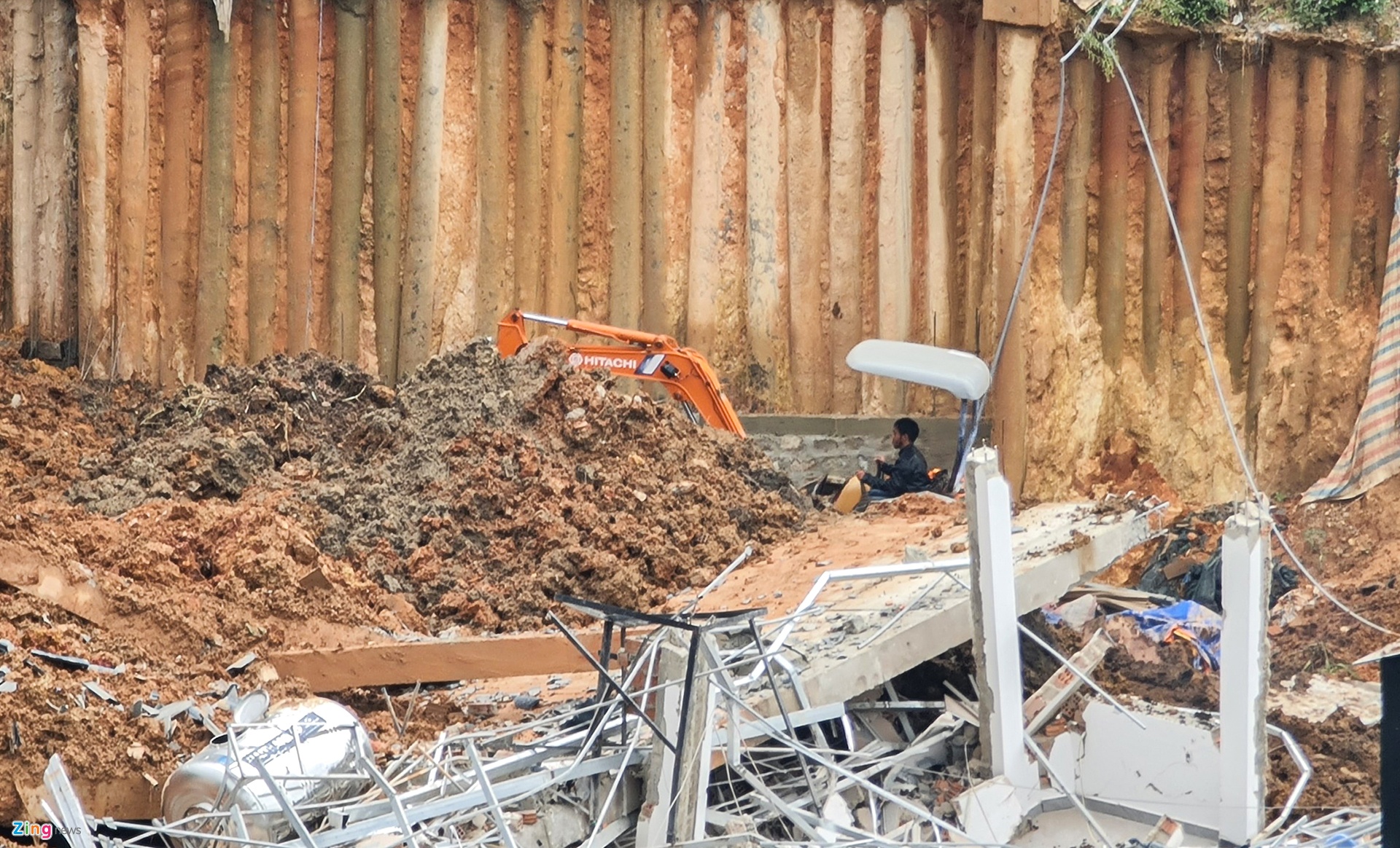 Hiện trường vụ sạt lở, vùi lấp nhiều người ở Đà Lạt-9