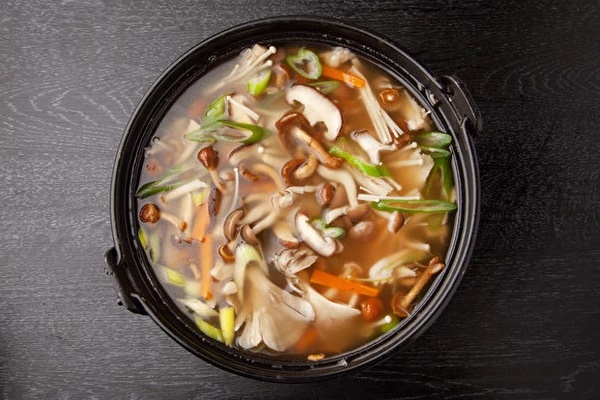 Loại nấm có tác dụng giải độc, hỗ trợ giảm cân và làm đẹp rất quen thuộc trong các món lẩu-4