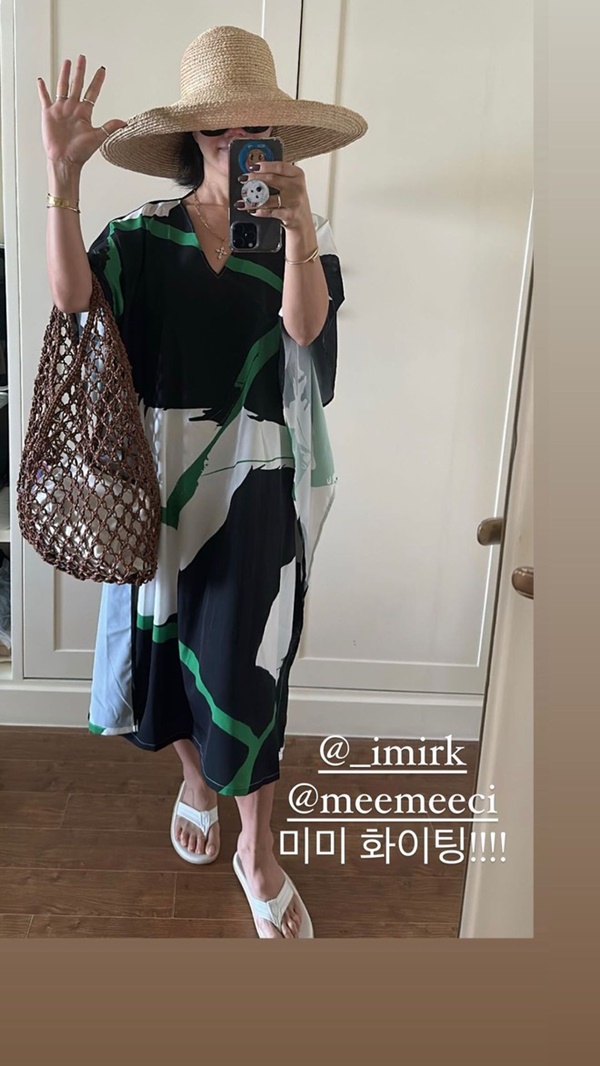 Dàn sao Doctor Cha xả ảnh nghỉ dưỡng ở Việt Nam, chị đại Uhm Jung Hwa và tình địch màn ảnh đọ sắc-5