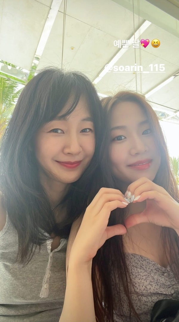 Dàn sao Doctor Cha xả ảnh nghỉ dưỡng ở Việt Nam, chị đại Uhm Jung Hwa và tình địch màn ảnh đọ sắc-6