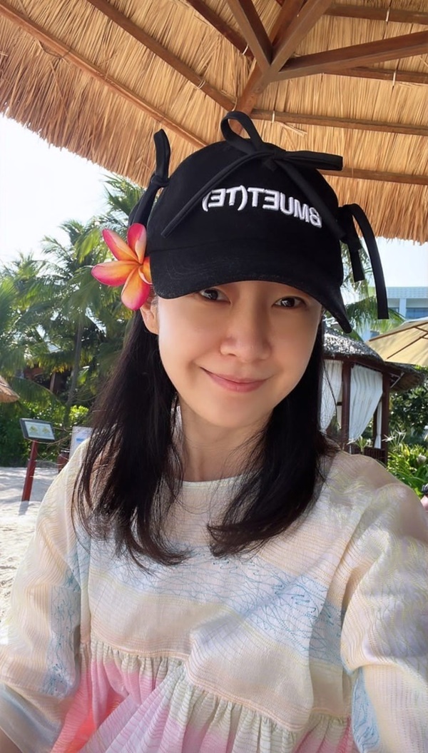 Dàn sao Doctor Cha xả ảnh nghỉ dưỡng ở Việt Nam, chị đại Uhm Jung Hwa và tình địch màn ảnh đọ sắc-7