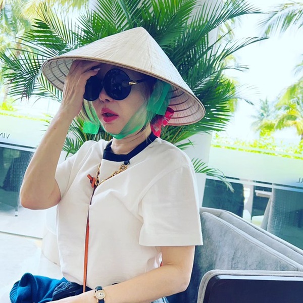 Dàn sao Doctor Cha xả ảnh nghỉ dưỡng ở Việt Nam, chị đại Uhm Jung Hwa và tình địch màn ảnh đọ sắc-9