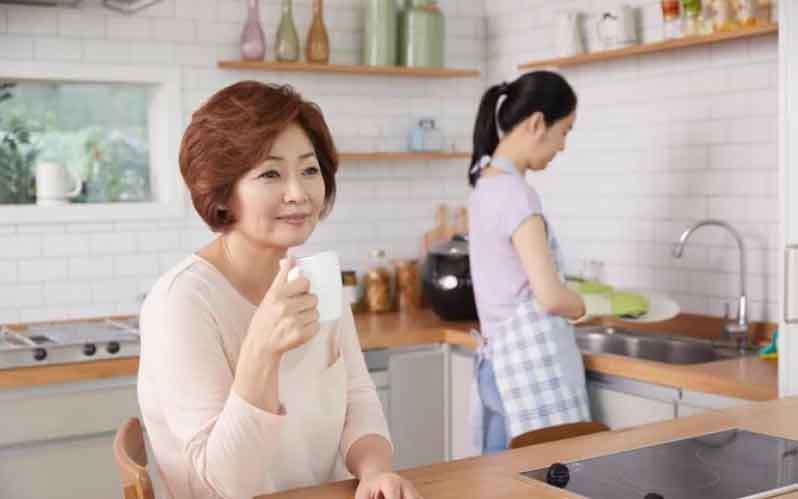 Mẹ chồng muốn chúng tôi cho hàng xóm vay 5 cây vàng để lấy lãi-1
