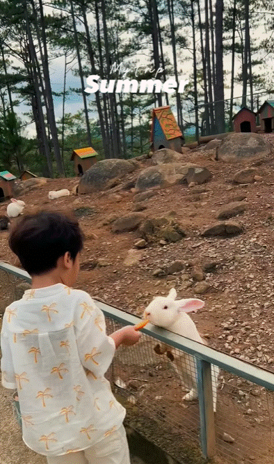 Hòa Minzy chăm chỉ đưa con trai đi chơi khắp nơi suốt kỳ nghỉ hè-4