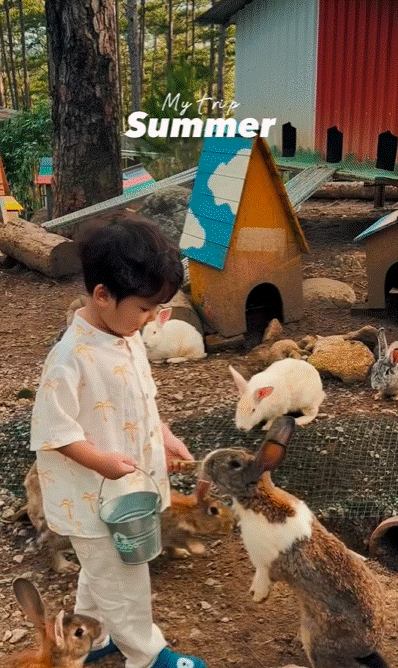 Hòa Minzy chăm chỉ đưa con trai đi chơi khắp nơi suốt kỳ nghỉ hè-7