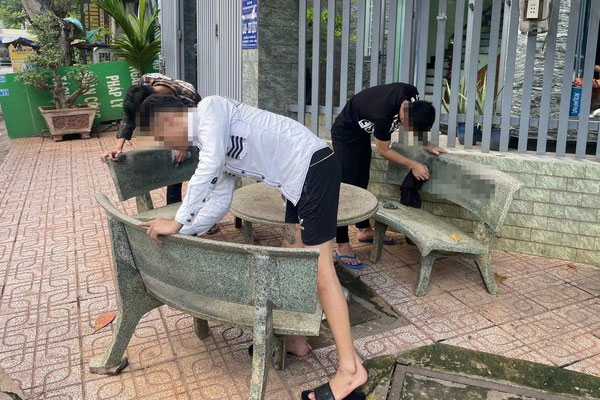 3 thanh niên quảng cáo cho web cờ bạc phải lau 70 ghế đá ở Thủ Đức-1