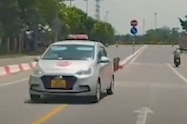 2 người tử vong dưới gầm xe tải sau va chạm-1