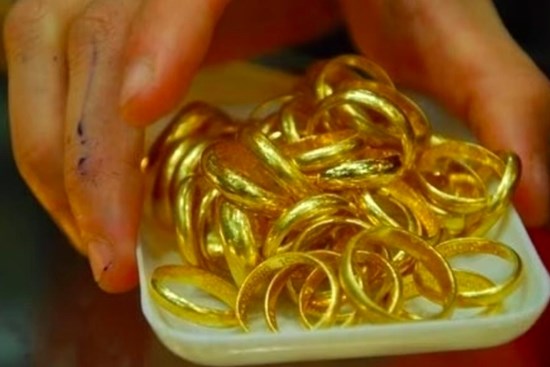 Người nắm giữ vàng nhẫn 9999 lãi đậm