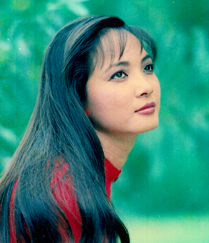 Có người đợi ngoài cửa chỉ để được chạm vào tay Lê Khanh-1