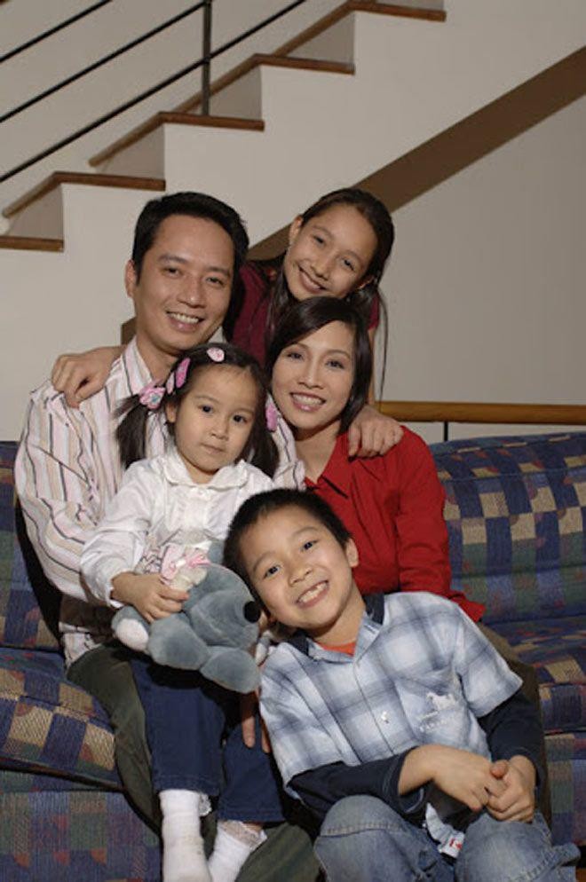 Diva Mỹ Linh 26 năm nuôi con riêng của chồng, thương như con đẻ, cô gái khi lớn nói một câu về mẹ quá ấn tượng-1