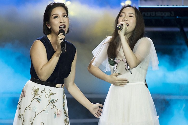 Diva Mỹ Linh 26 năm nuôi con riêng của chồng, thương như con đẻ, cô gái khi lớn nói một câu về mẹ quá ấn tượng-4