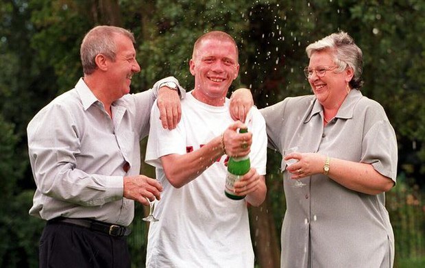 Bỗng dưng trúng số 163 tỷ đồng, người đàn ông gây bất ngờ với cuộc sống sau 13 năm-1