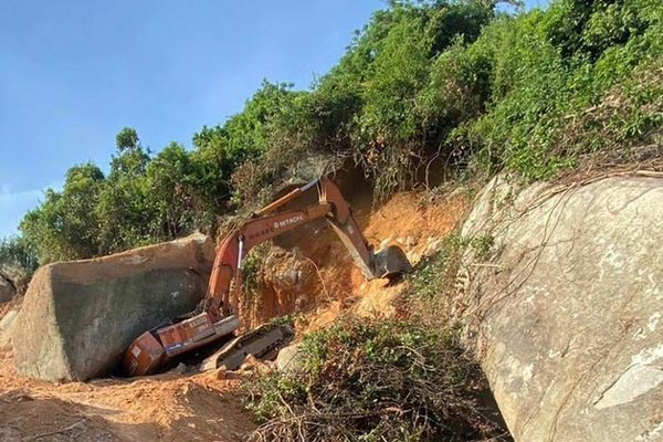 Thanh niên 17 tuổi mặc áo quần thể thao gục chết trên đường-3