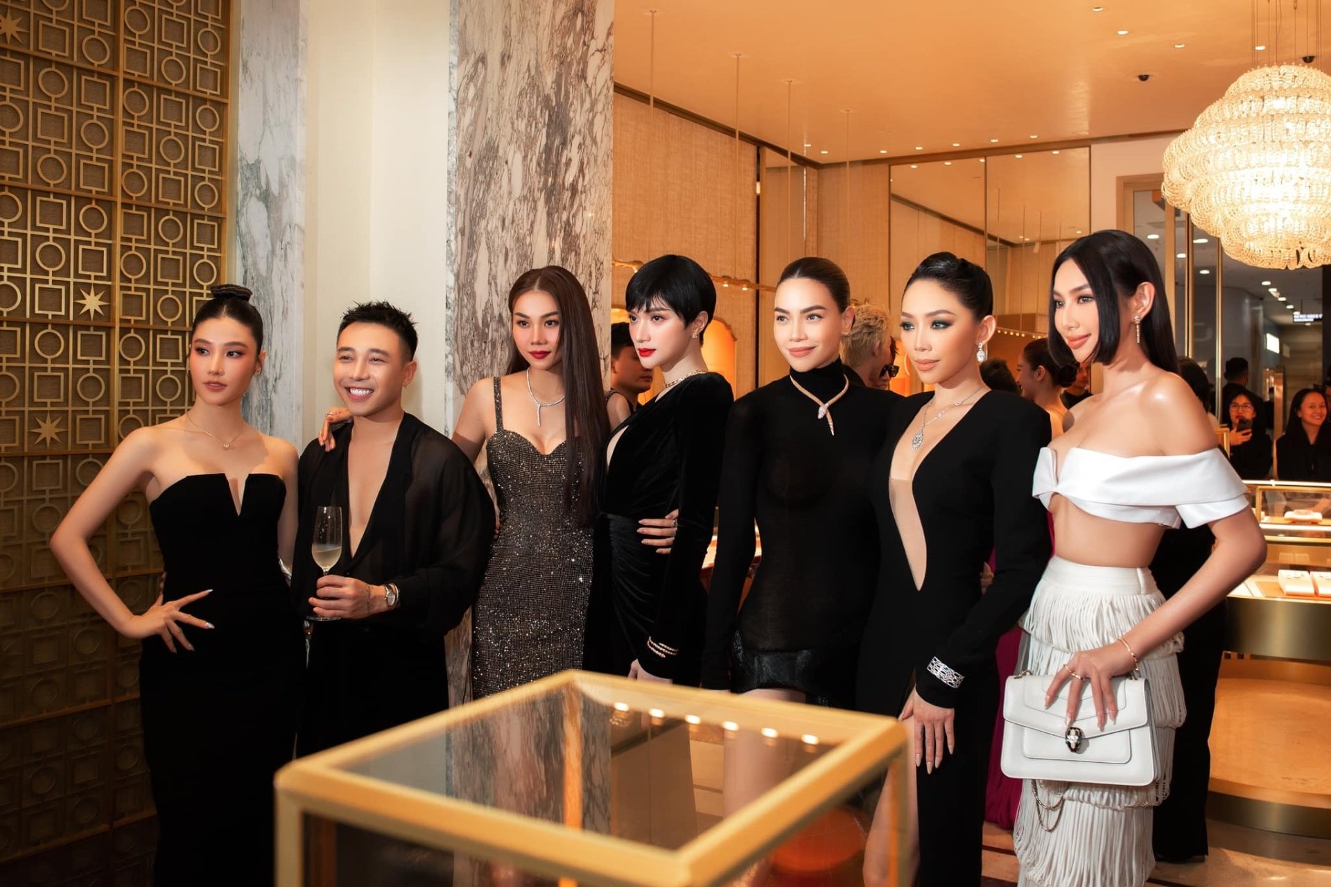 Phong cách thời trang đẳng cấp của Hồ Ngọc Hà: Xuất hiện ở đâu nổi bật ở đó-12