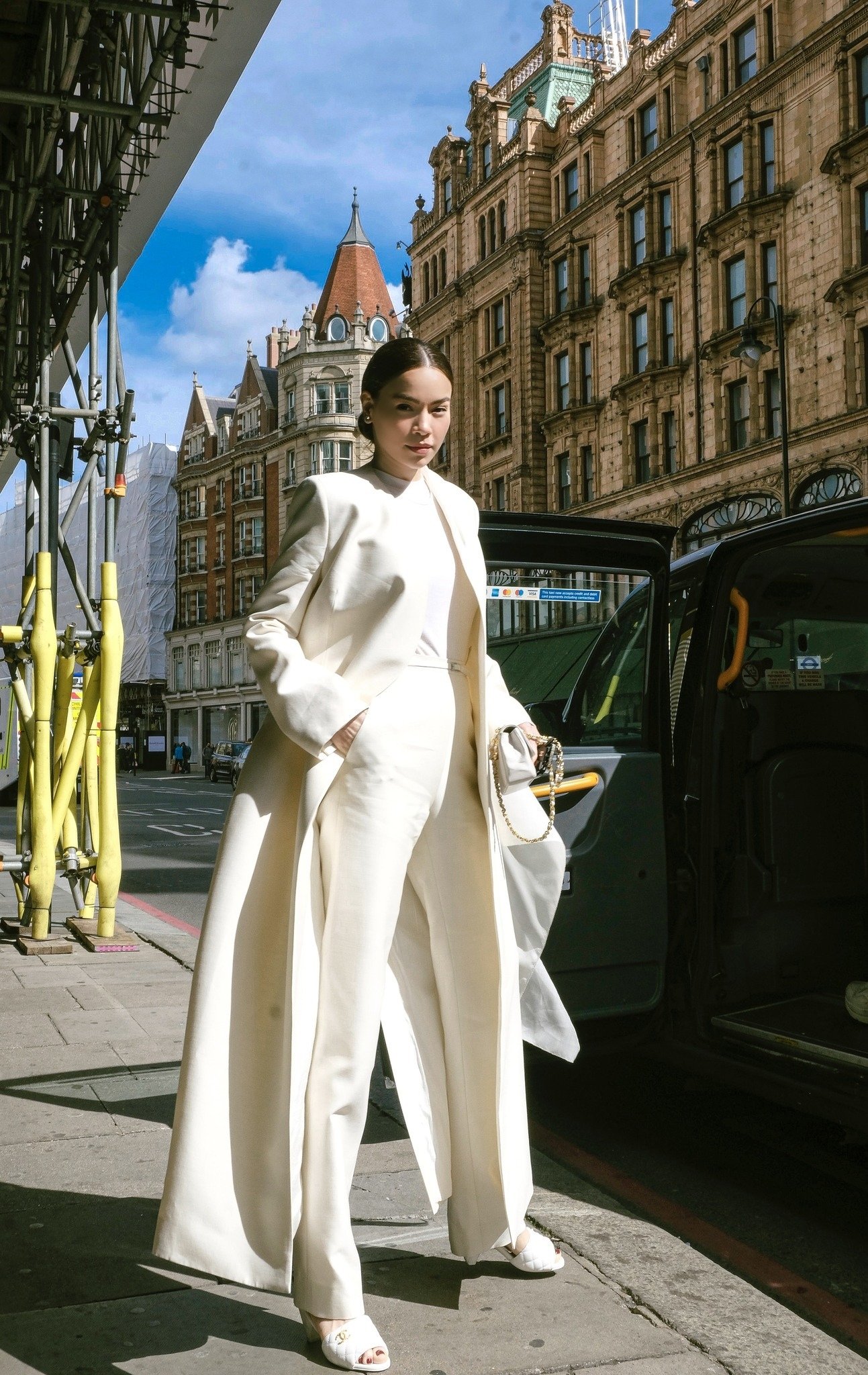 Phong cách thời trang đẳng cấp của Hồ Ngọc Hà: Xuất hiện ở đâu nổi bật ở đó-18