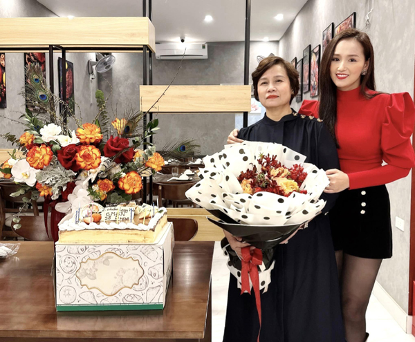 Thân thế của mẹ ruột nữ diễn viên giàu nhất miền Bắc: Hoa khôi trường Trưng Vương một thời-9