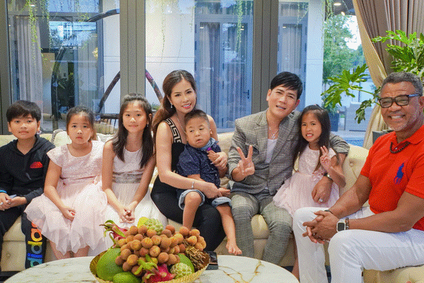 Vợ kém 8 tuổi của Quách Thành Danh day dứt vì sinh con bệnh tật-5