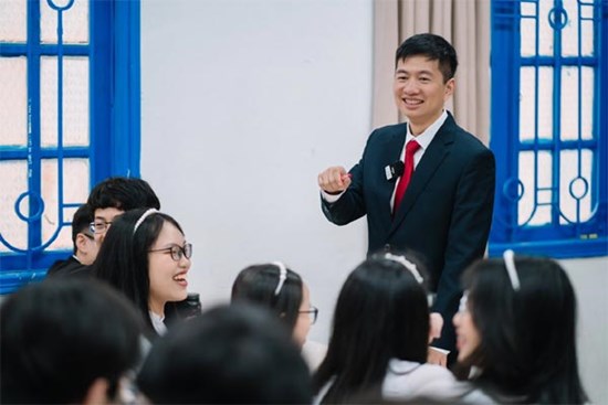 Thầy chủ nhiệm lập kỷ lục với lớp có 31/31 học sinh lớp 10 đỗ chuyên Toán - Tin