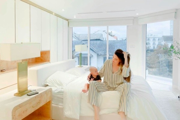 Cuộc sống giàu sang của 3 con nhà Hồ Ngọc Hà - Kim Lý trong căn biệt thự 30 tỷ ở khu đất vàng đắt nhất Sài thành-5