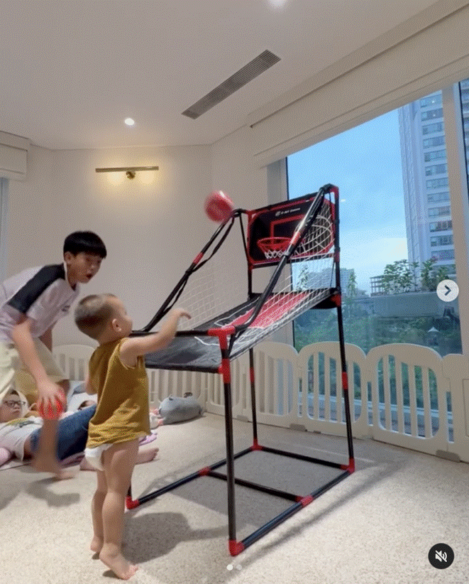 Cuộc sống giàu sang của 3 con nhà Hồ Ngọc Hà - Kim Lý trong căn biệt thự 30 tỷ ở khu đất vàng đắt nhất Sài thành-9