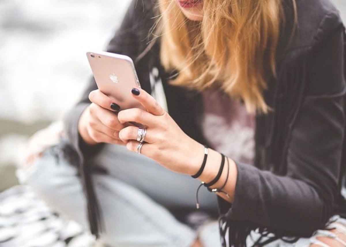 Bị người yêu cũ tống tiền bằng clip nóng khi vừa kết hôn-1