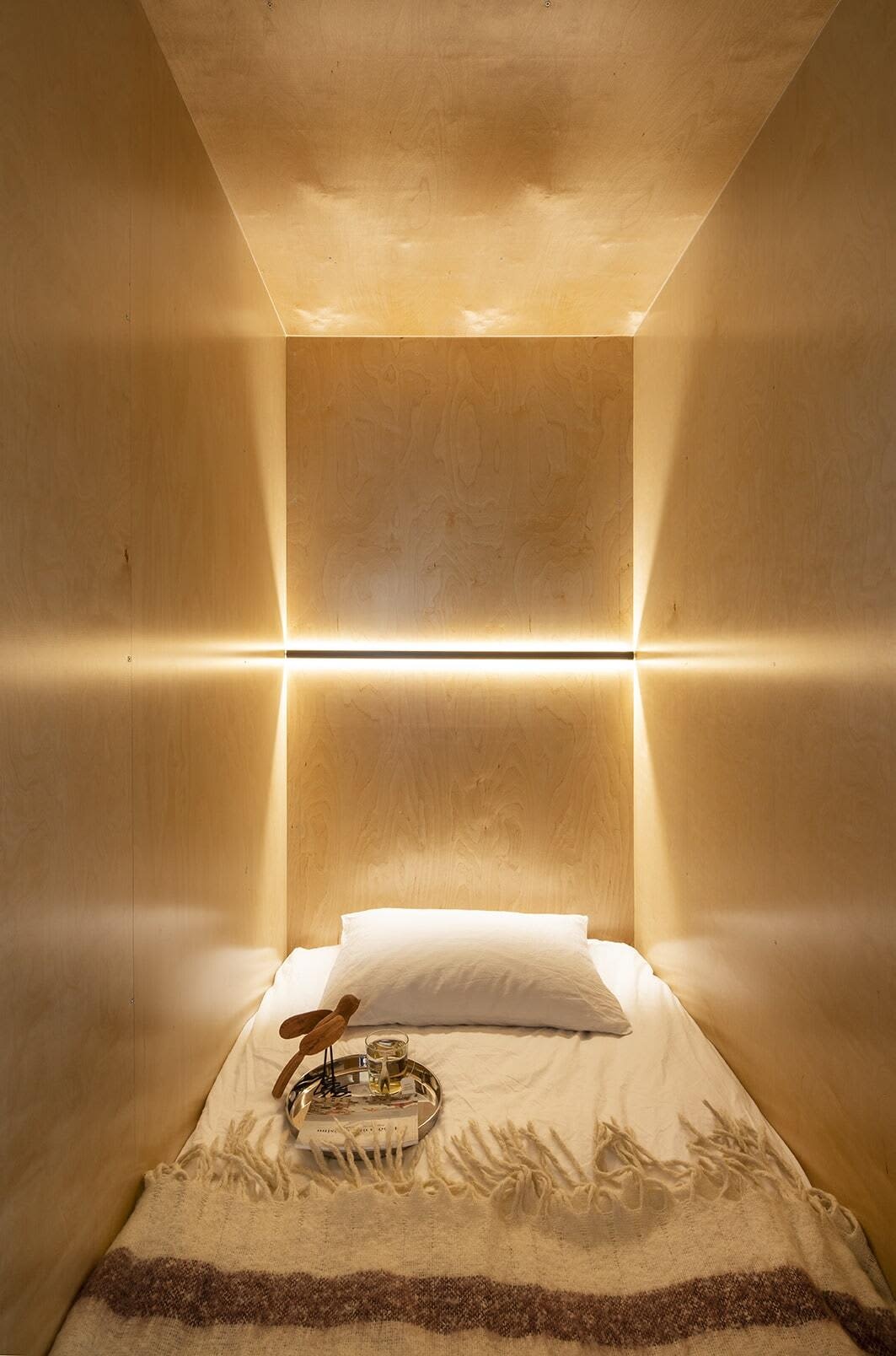 Trả 1.600 USD/tháng để sống trong căn nhà nhỏ hơn một chỗ để xe-3