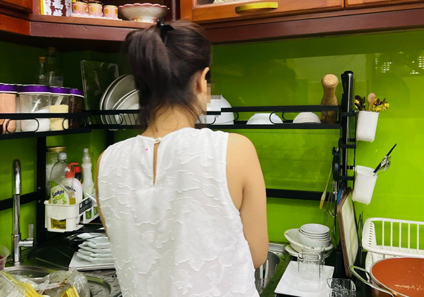 Cô gái đẹp đi giúp việc nhà nghe hỏi: Sao không làm sugar baby?-1