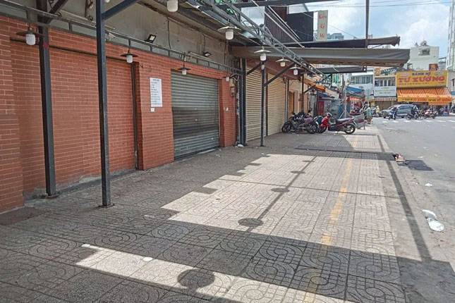 Hỗn chiến kinh hoàng giữa thực khách và nhân viên quán ốc ở TP.HCM-2