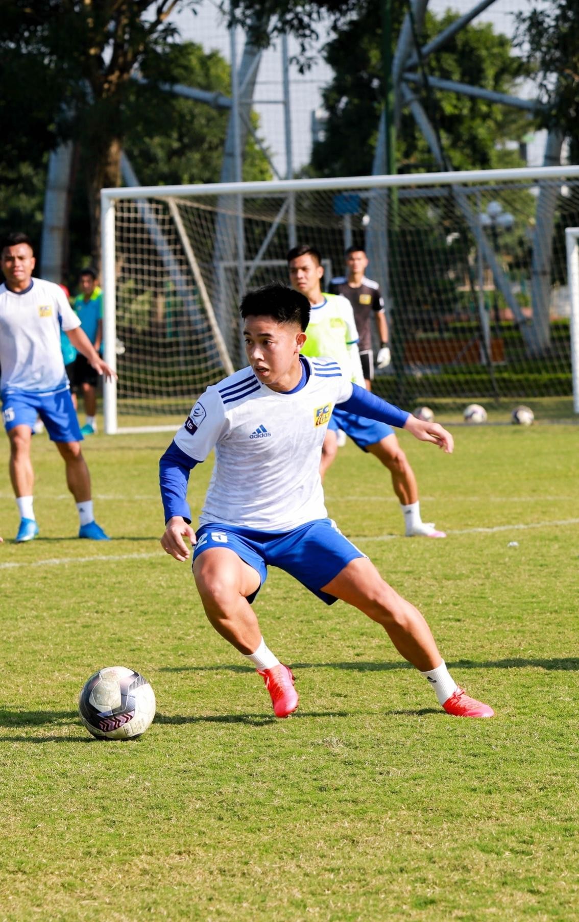 Trần Văn Bun - cầu thủ trẻ đầy triển vọng của CLB Huế-1