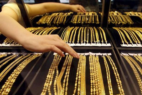 Giá vàng hôm nay 4/7: Chịu nhiều áp lực, vàng khó bứt phá