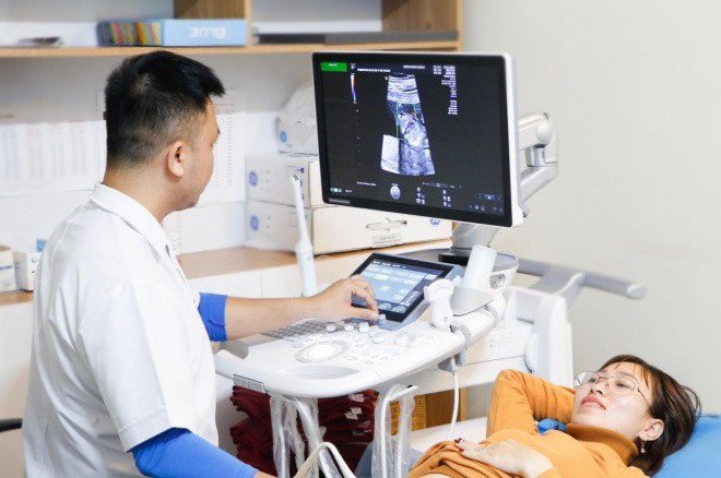 Mẹ bầu ôm mặt khóc khi biết thai nhi 34 tuần tuổi bị đục thủy tinh thể: Bác sĩ chỉ ra việc quan trọng cần làm-2