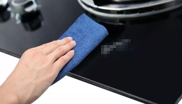 Bôi kem đánh răng lên củ tỏi rồi đặt trong bếp và nhà tắm, không ngờ tác dụng tuyệt vời như vậy-3