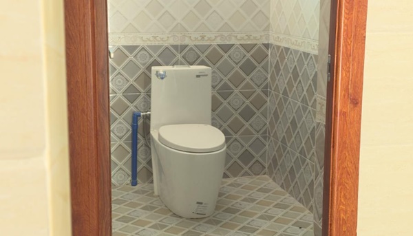 Bôi kem đánh răng lên củ tỏi rồi đặt trong bếp và nhà tắm, không ngờ tác dụng tuyệt vời như vậy-2