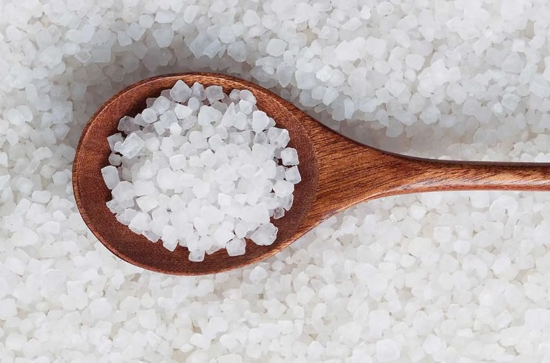 Đồ thủy tinh, đồ sứ bị ố bẩn lâu ngày? Dùng thứ này đánh bay vết bẩn trong 1 nốt nhạc, giúp sáng bóng như mới-3