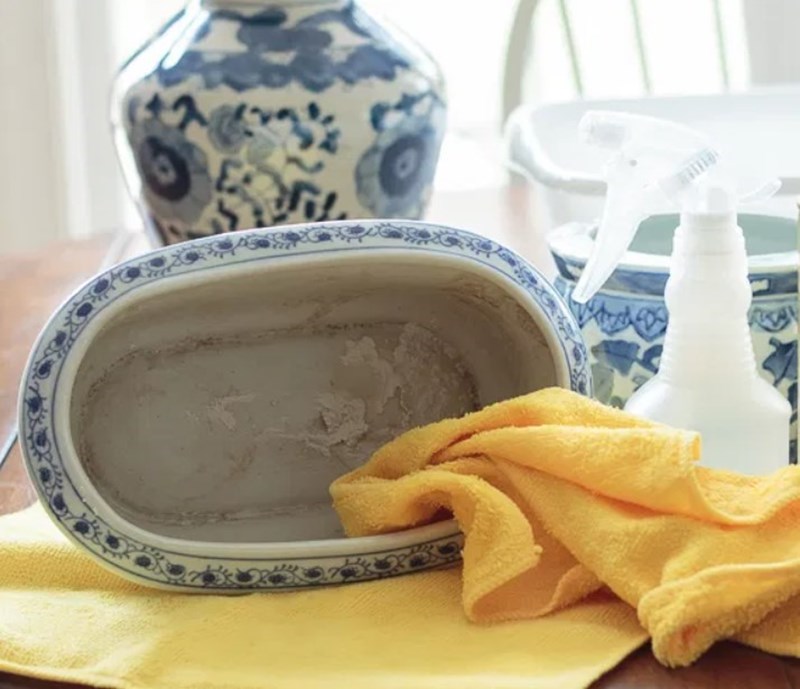 Đồ thủy tinh, đồ sứ bị ố bẩn lâu ngày? Dùng thứ này đánh bay vết bẩn trong 1 nốt nhạc, giúp sáng bóng như mới-7